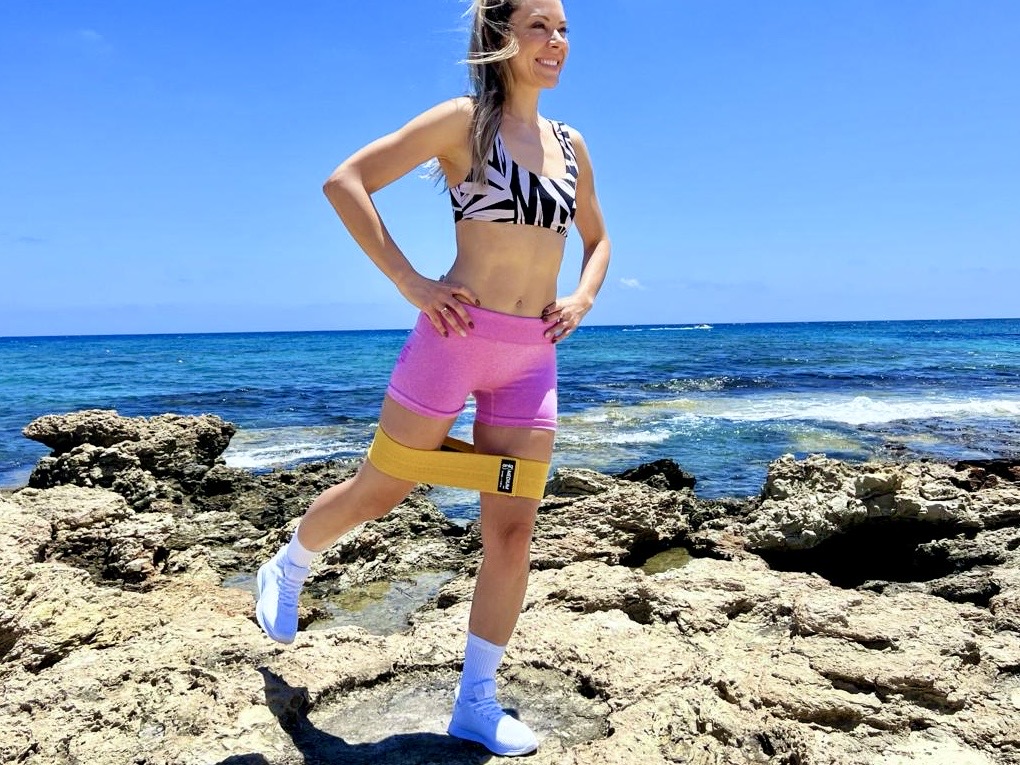 Read more about the article How to Use a Resistance Band for Buttocks –  The Ultimate Guide